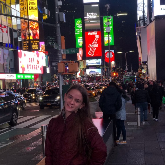 Meet your Posher, Emily - Picture 3 of 4